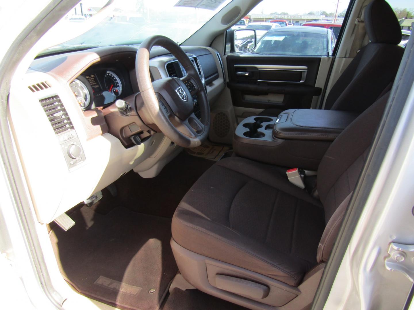 2013 Silver RAM 1500 SLT Crew Cab 2WD (1C6RR6LG9DS) with an 3.6L V6 engine, Automatic transmission, located at 15016 S Hwy 231, Midland City, AL, 36350, (334) 983-3001, 31.306210, -85.495277 - Photo#3